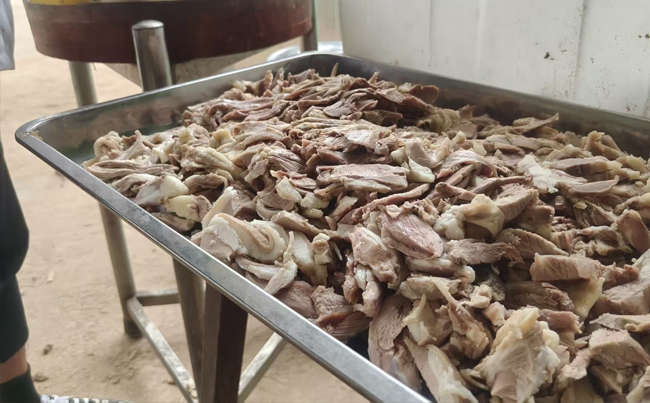 初伏至，新東電為家人們準備了美味羊肉湯！