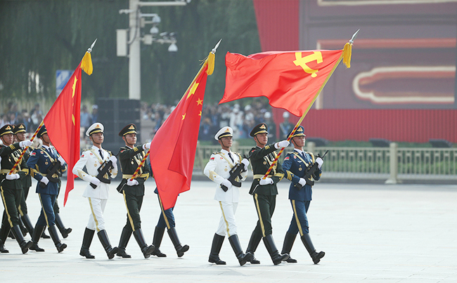 大屏映軍威，同心筑未來！新東電組織全員觀看閱兵！